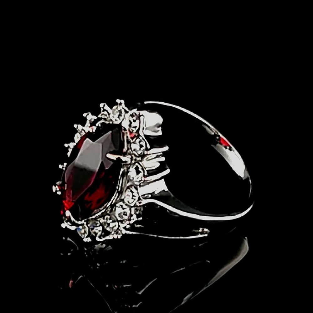 Ladies Garnet Oval Cut Ring